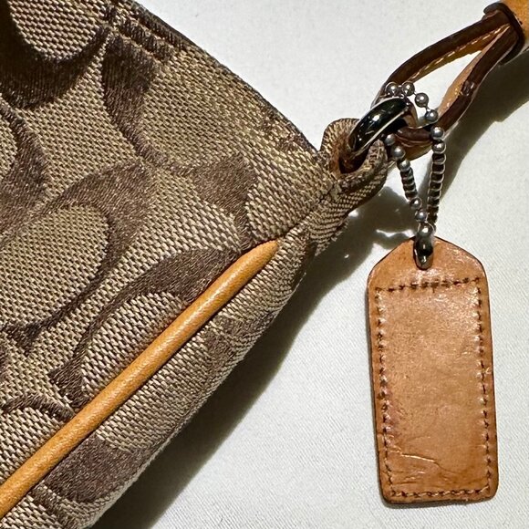 SOLD - Coach Vintage Hamptons Signature Clip Hobo Khaki Jacquard Leather 6091 - Picture 7 of 15